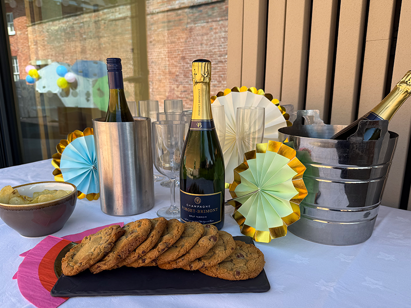 Adult's food and beverage