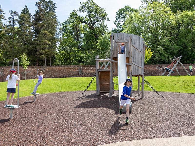Free play in the Walled Garden