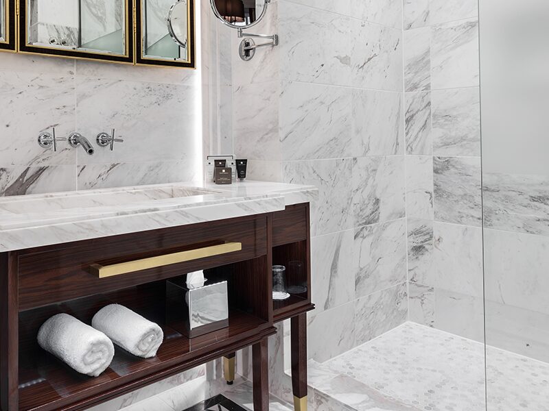 Junior Suite Bathroom 800×600