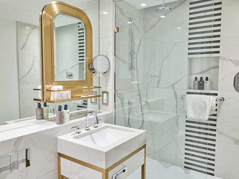 Pall Mall Double and Twin Bathroom 800×600