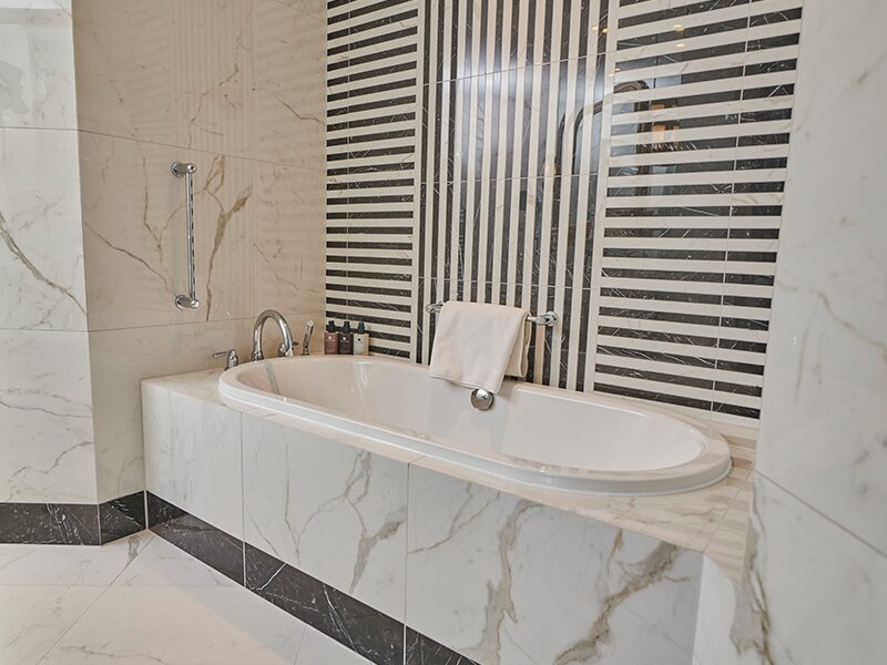 Vice President Suite Bathroom 800×600